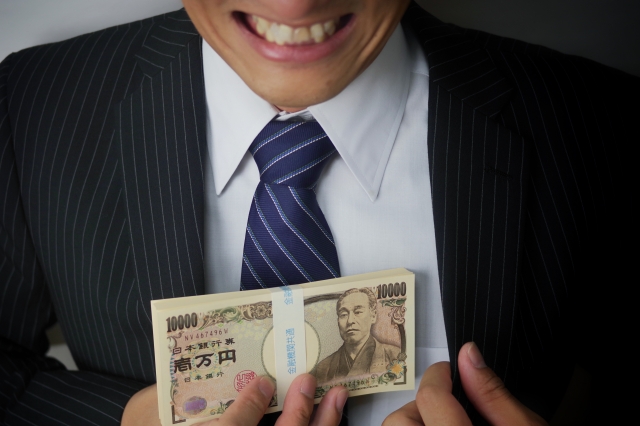 ヤミ金業者は金をせしめてほくそ笑む。茨木市の弁護士や司法書士に無料相談する